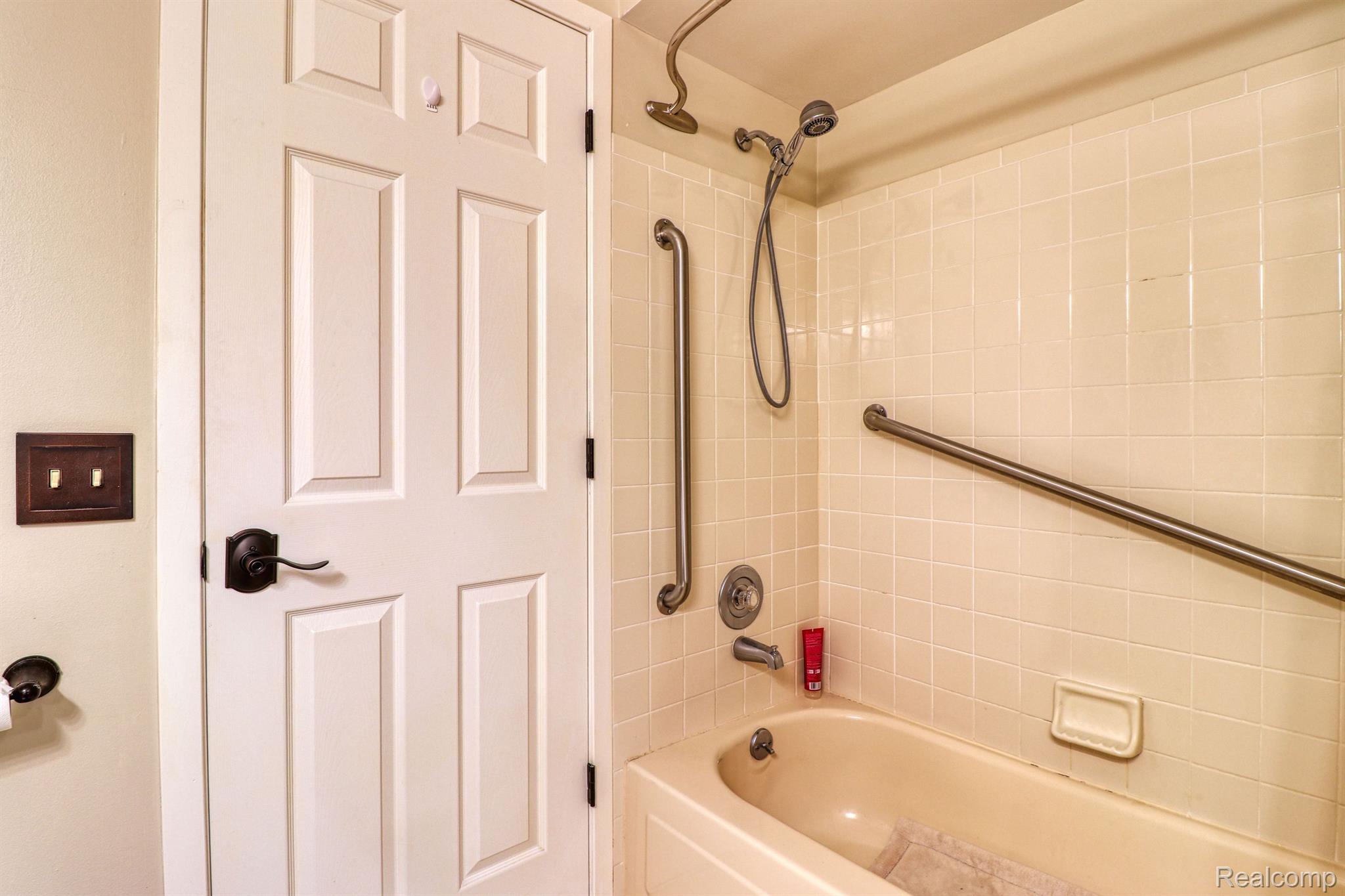 11740 Common Road Warren, MI 48093 - Photo 24 of 48 Gallery Image 24
