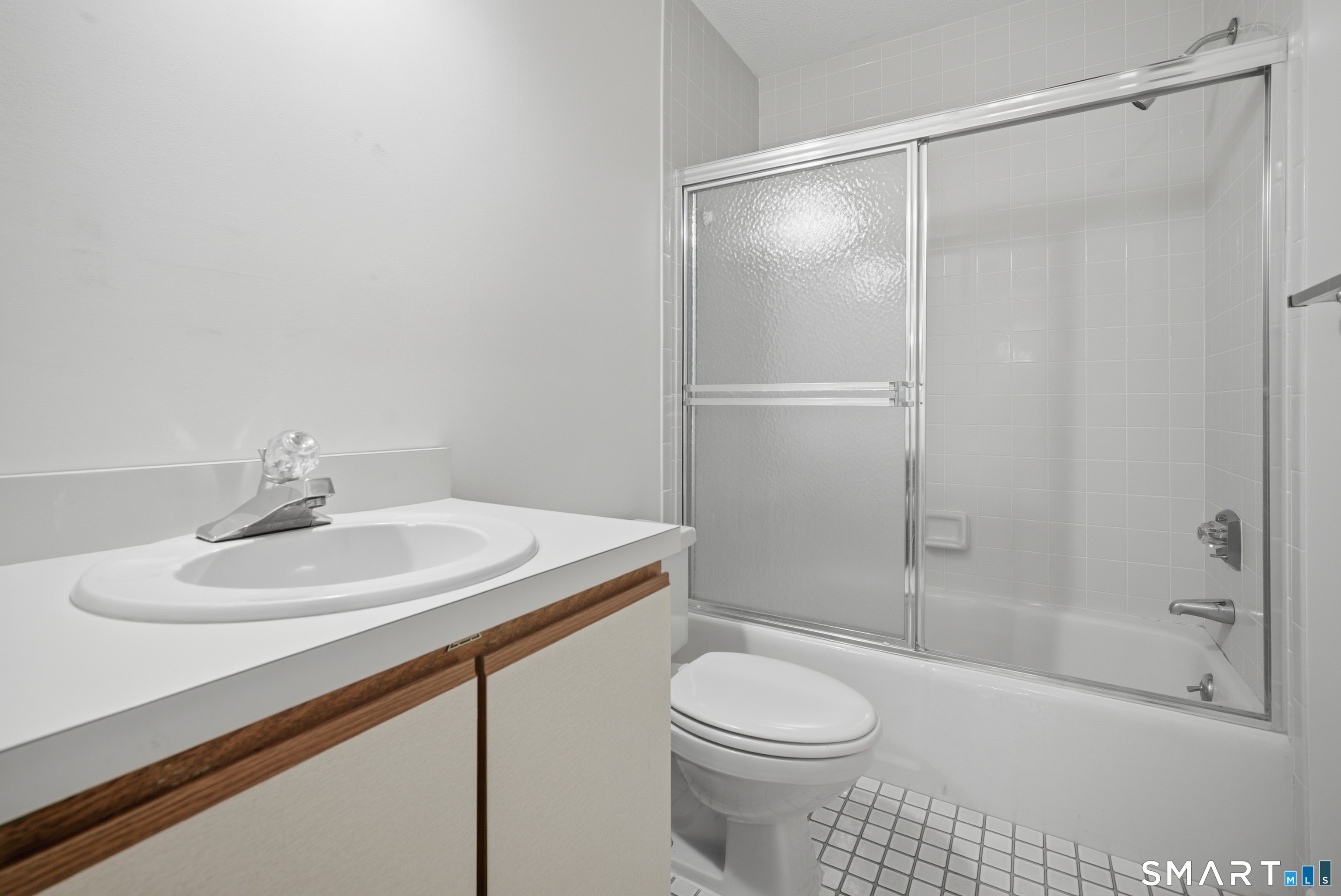 449 South Main Street, Unit 90 Manchester, CT 06040 - Photo 19 of 39 a bathroom with a sink a toilet and shower