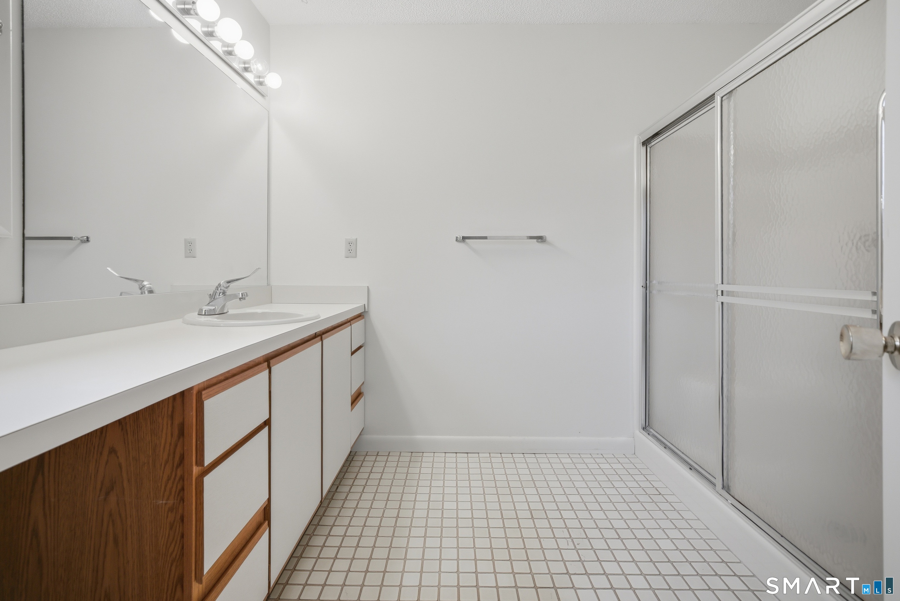 449 South Main Street, Unit 90 Manchester, CT 06040 - Photo 28 of 39 a bathroom with a sink a vanity and a mirror
