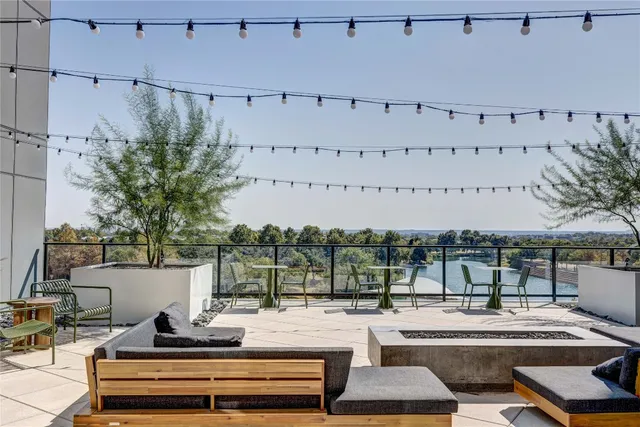 $2,695 | 1701 Simond Avenue, Unit 301, Austin, TX 78723