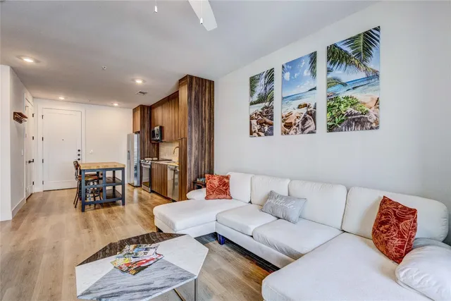 $2,695 | 1701 Simond Avenue, Unit 301, Austin, TX 78723