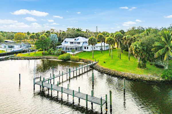 a picture of a lake view