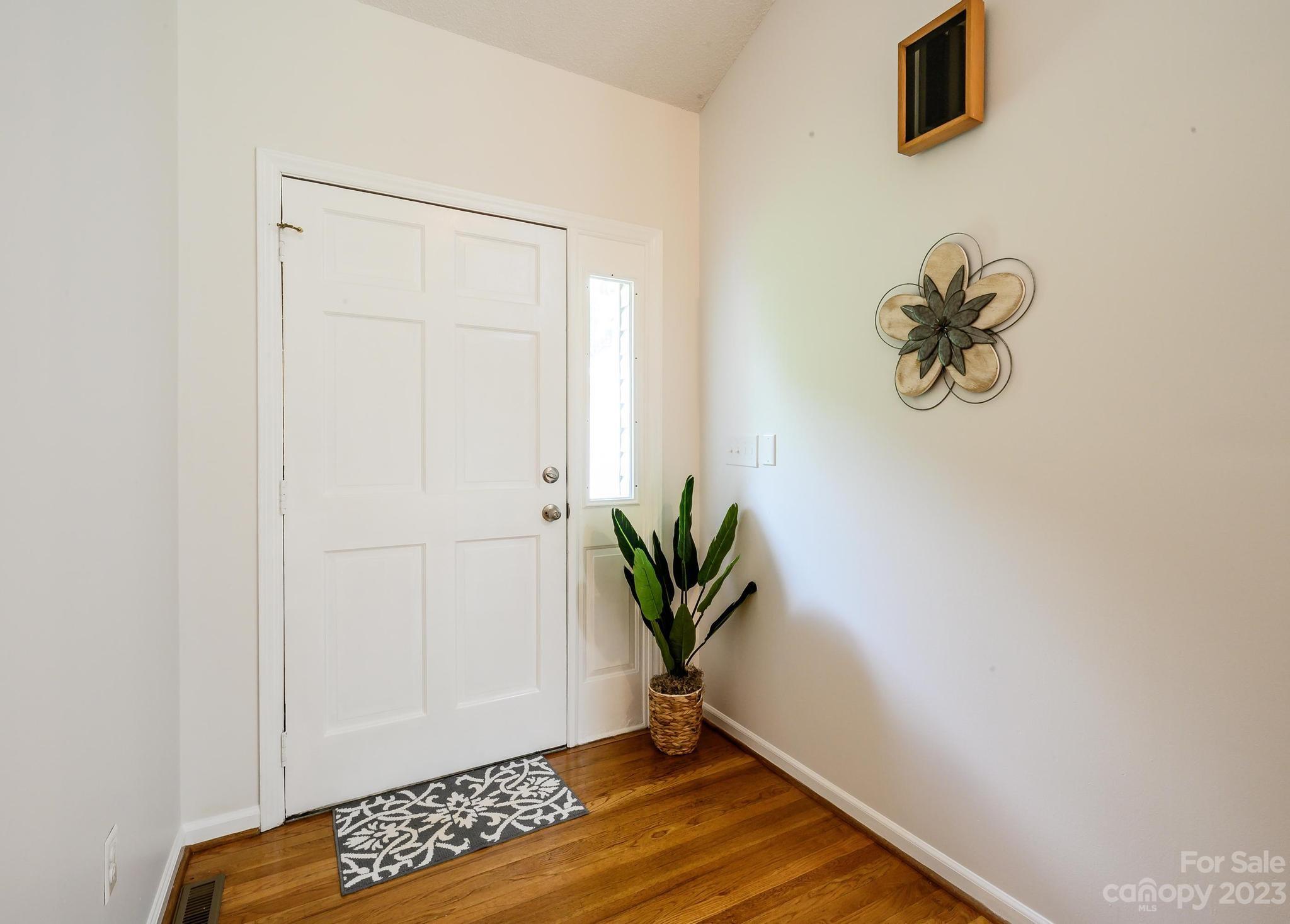 6011 Willowbottom Road Hickory, NC 28602 - Photo 6 of 44 Gallery Image 6