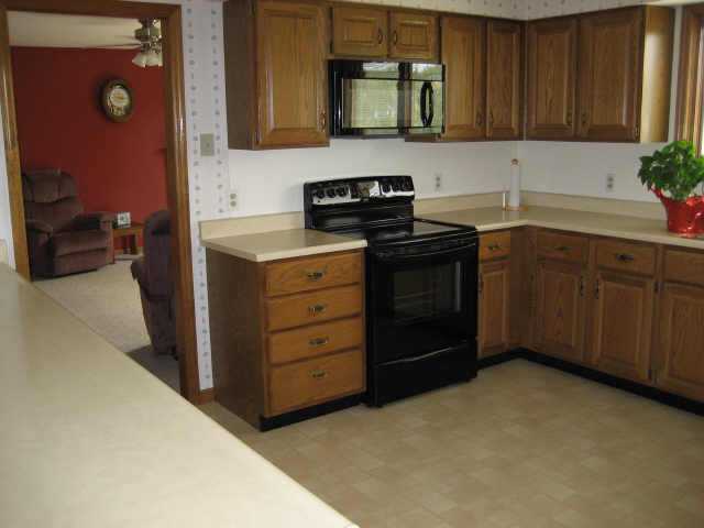9097 Refugee Road Southwest Pataskala, OH 43062 - Photo 4 of 10