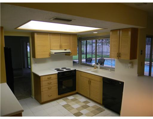 1328 Southwest 11th Street Boca Raton, FL 33486 - Photo 4 of 16 Kitchen