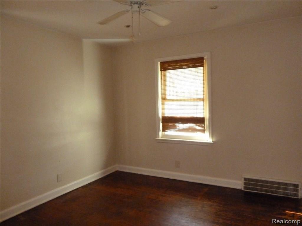 22146 Virginia Eastpointe, MI 48021 - Photo 7 of 18 Bed 3.JPG