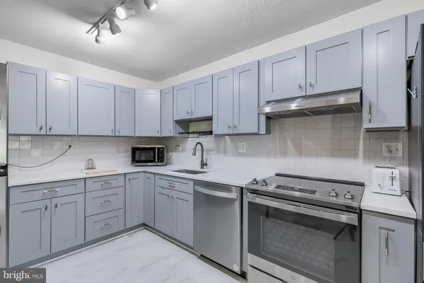 $2,500 | 8340 Greensboro Drive, Unit 409, McLean, VA 22102