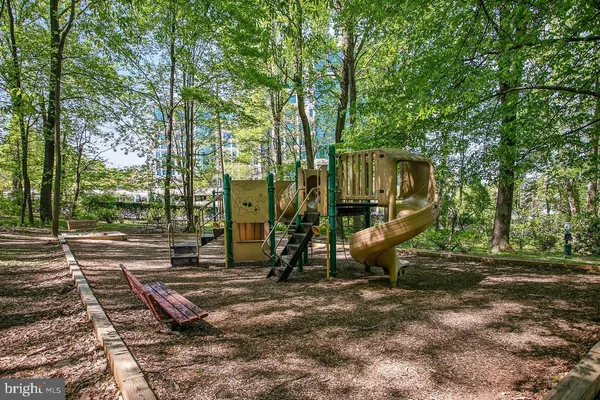 $2,500 | 8340 Greensboro Drive, Unit 409, McLean, VA 22102