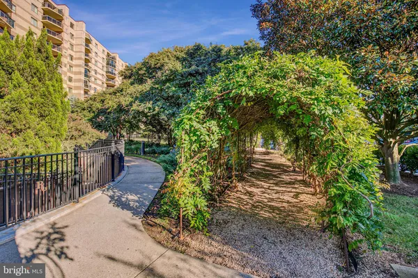 $2,500 | 8340 Greensboro Drive, Unit 409, McLean, VA 22102