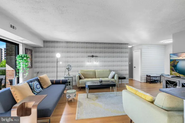 $2,500 | 8340 Greensboro Drive, Unit 409, McLean, VA 22102