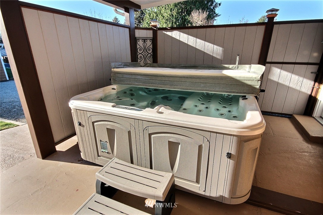 4915 Northeast 7th Place Renton, WA 98059 - Photo 14 of 19