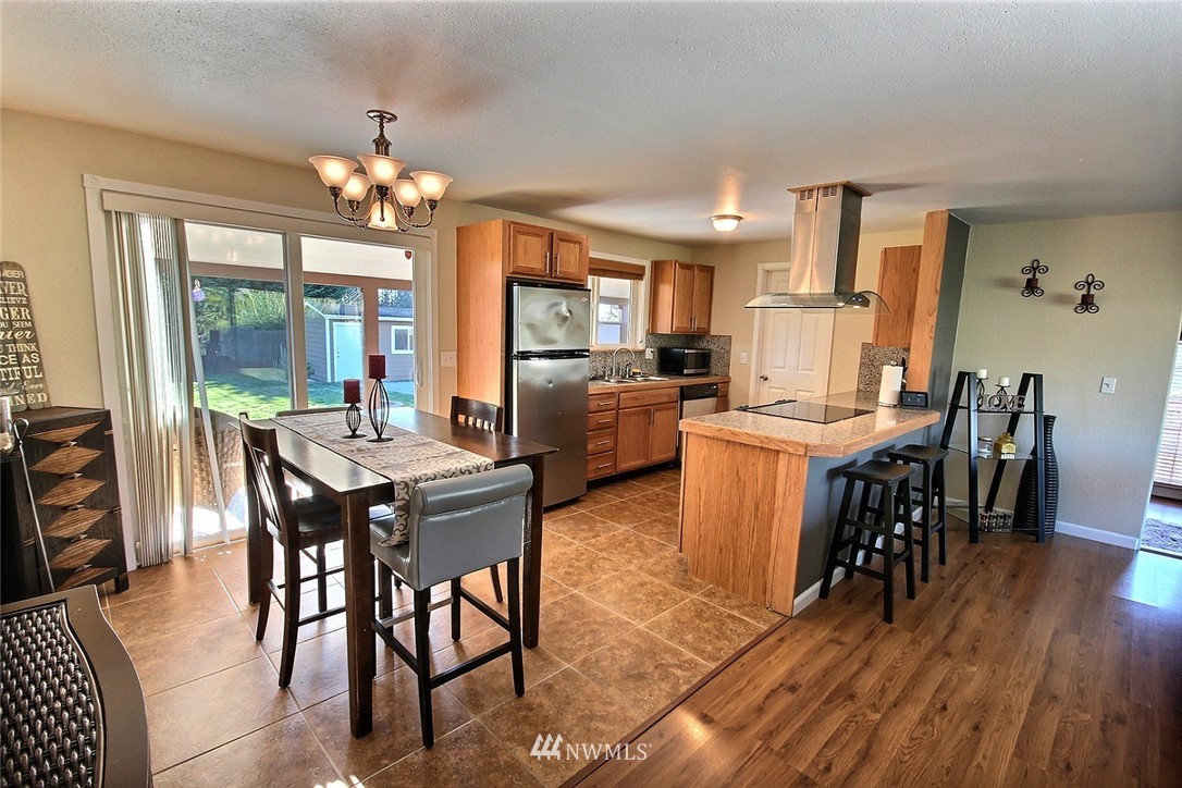 4915 Northeast 7th Place Renton, WA 98059 - Photo 5 of 19