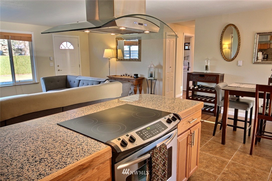4915 Northeast 7th Place Renton, WA 98059 - Photo 6 of 19