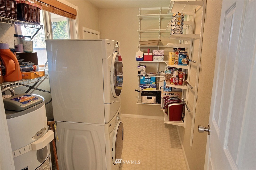 4915 Northeast 7th Place Renton, WA 98059 - Photo 8 of 19