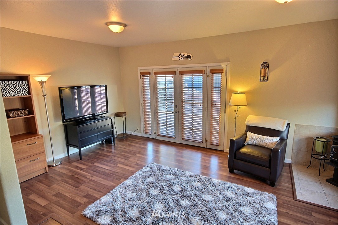 4915 Northeast 7th Place Renton, WA 98059 - Photo 9 of 19