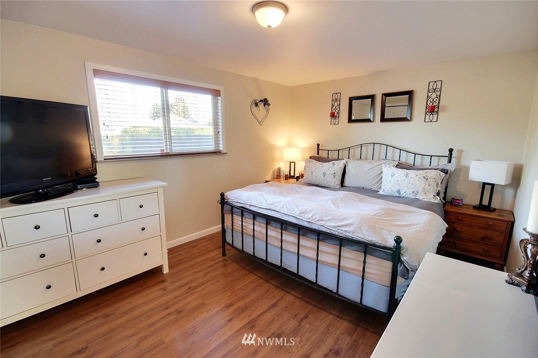 4915 Northeast 7th Place Renton, WA 98059 - Photo 10 of 19