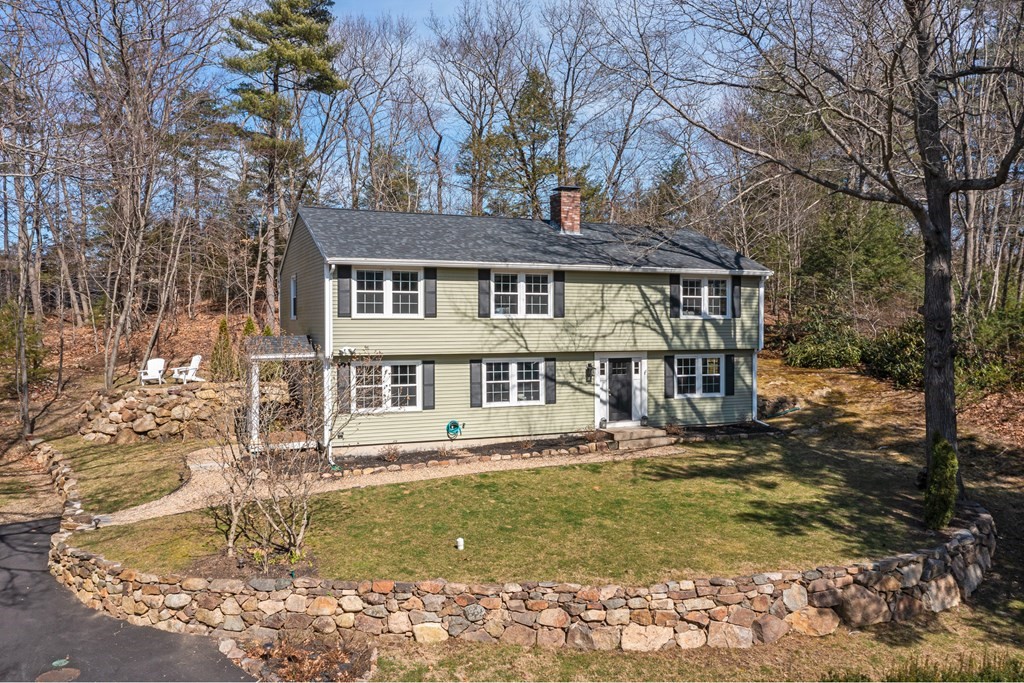 40 R Hull Street Wenham, MA 01984 - Photo 1 of 31