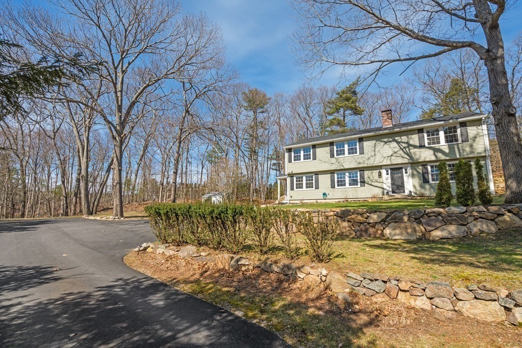 40 R Hull Street Wenham, MA 01984 - Photo 3 of 31