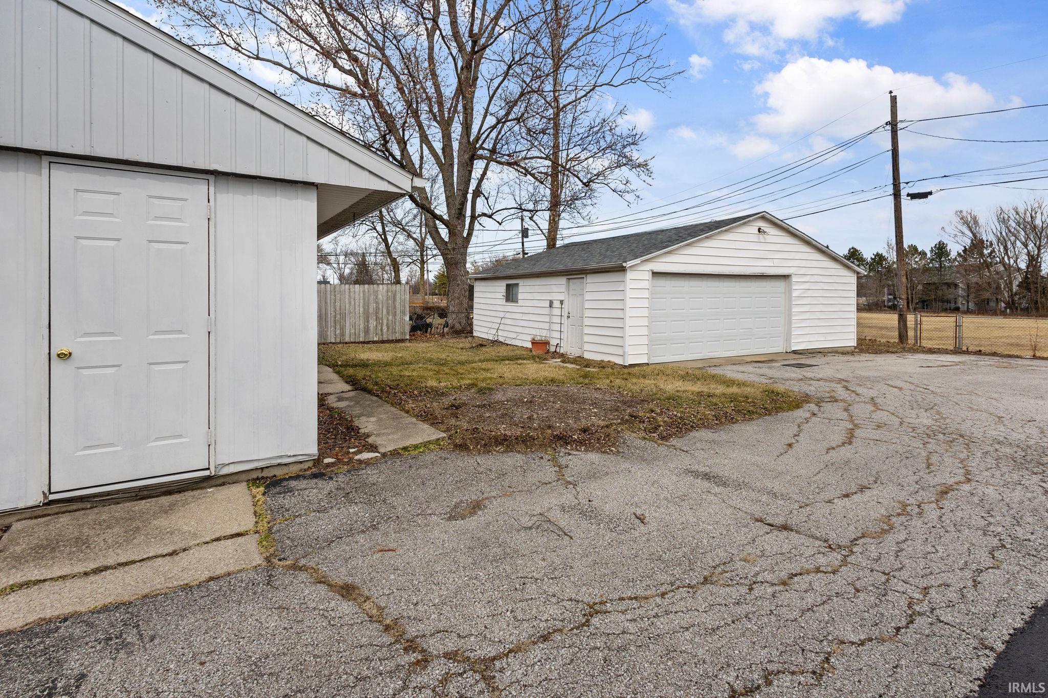 6924 Raintree Road Fort Wayne, IN 46825 - Photo 19 of 27 Gallery Image 19