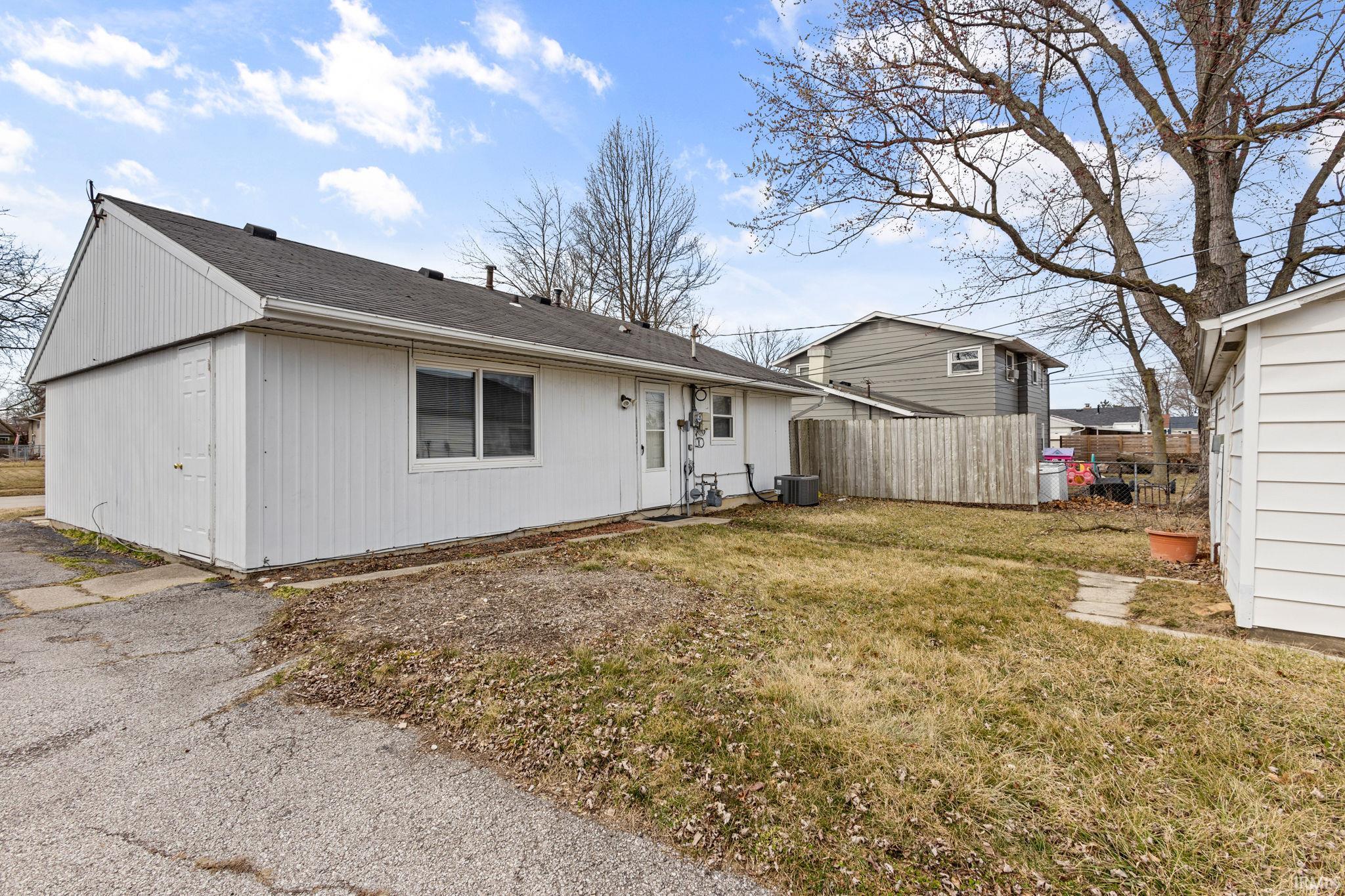 6924 Raintree Road Fort Wayne, IN 46825 - Photo 21 of 27 Gallery Image 21