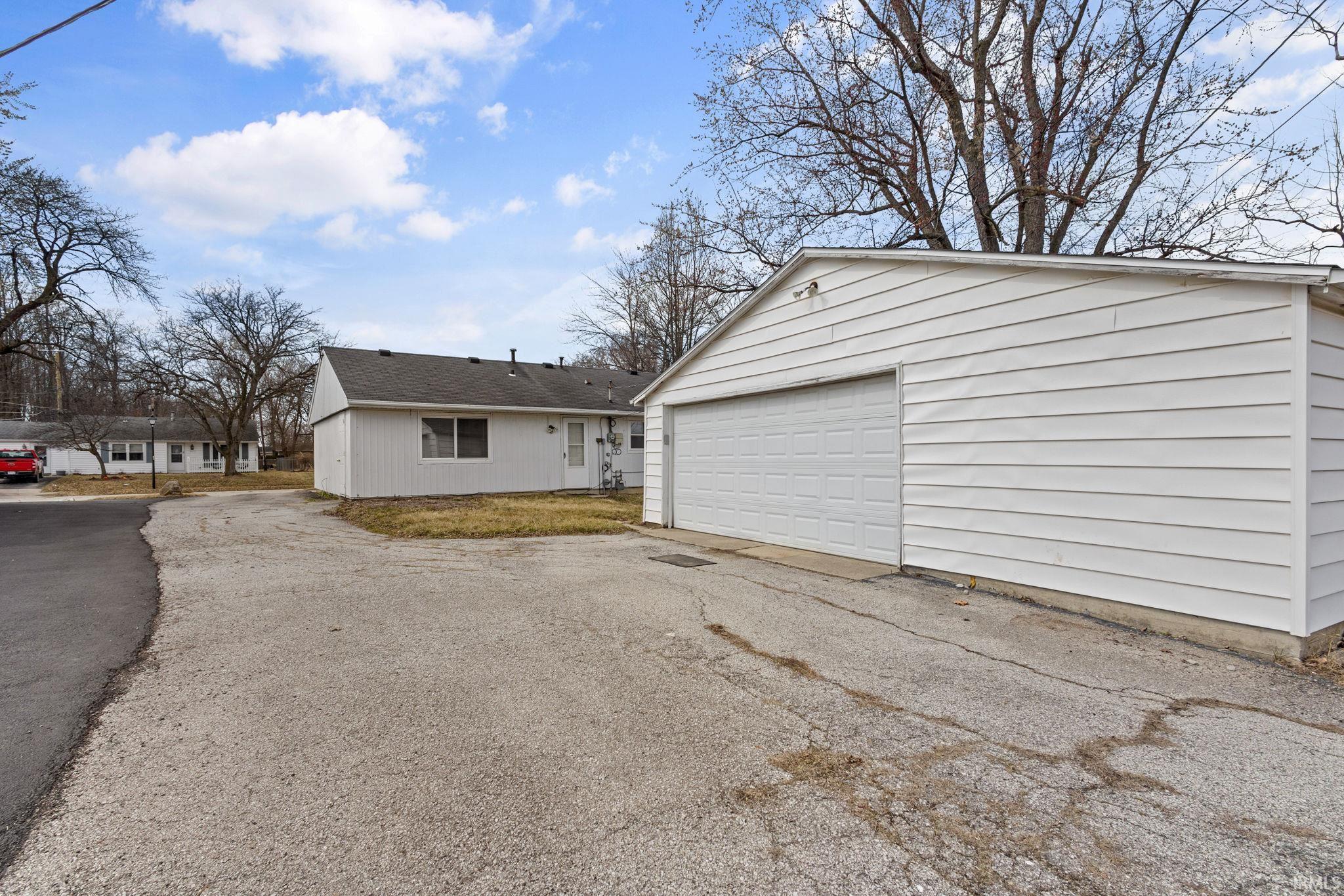 6924 Raintree Road Fort Wayne, IN 46825 - Photo 3 of 27 Gallery Image 3