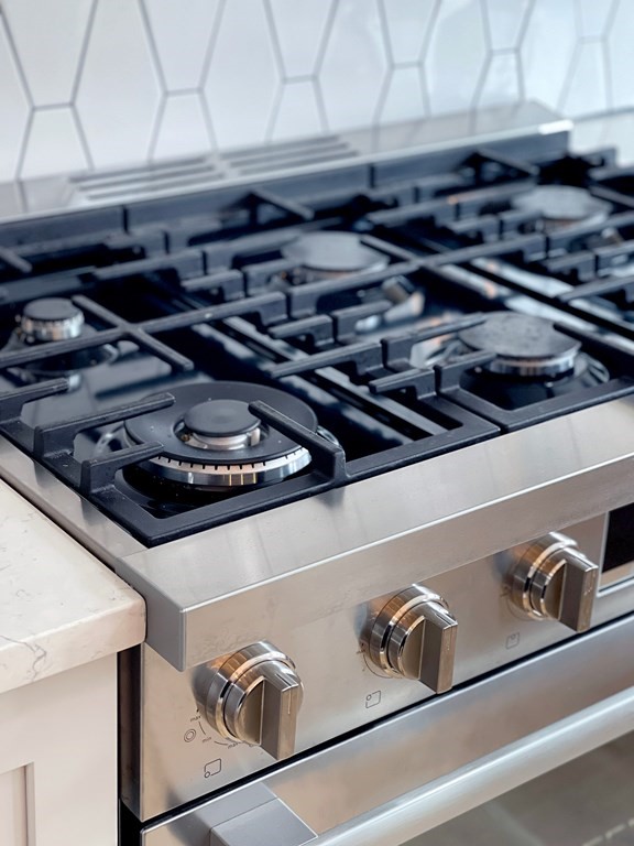 7 Lorraine Terrace Marblehead, MA 01945 - Photo 5 of 27