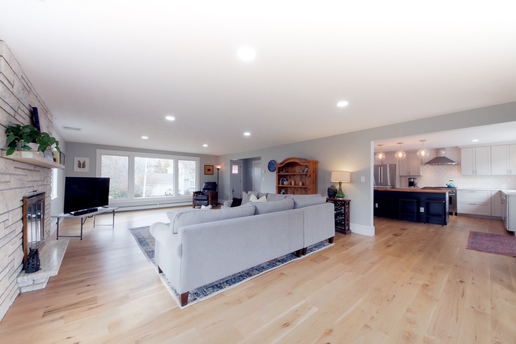 7 Lorraine Terrace Marblehead, MA 01945 - Photo 9 of 27