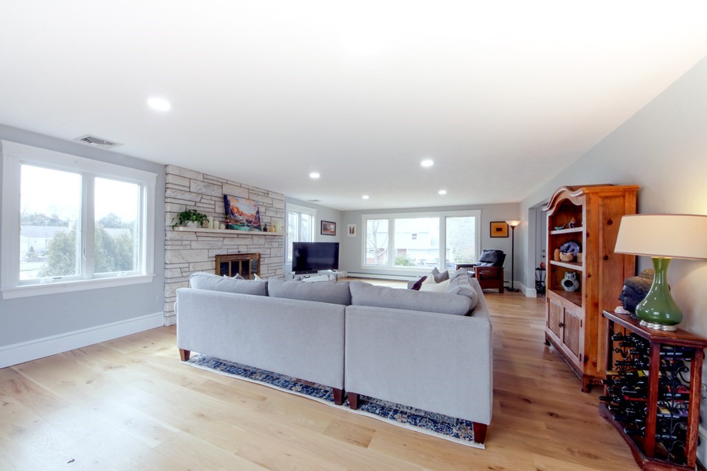 7 Lorraine Terrace Marblehead, MA 01945 - Photo 10 of 27