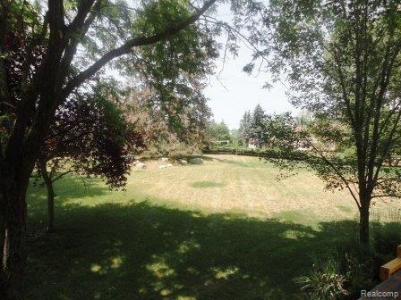 786 Birch Tree Lane Rochester, MI 48306 - Photo 15 of 18 backyard