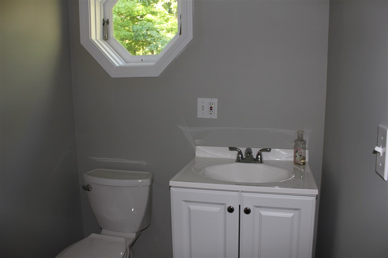 75 Woodridge Road Hampstead, NH 03826 - Photo 21 of 28 Gallery Image 21