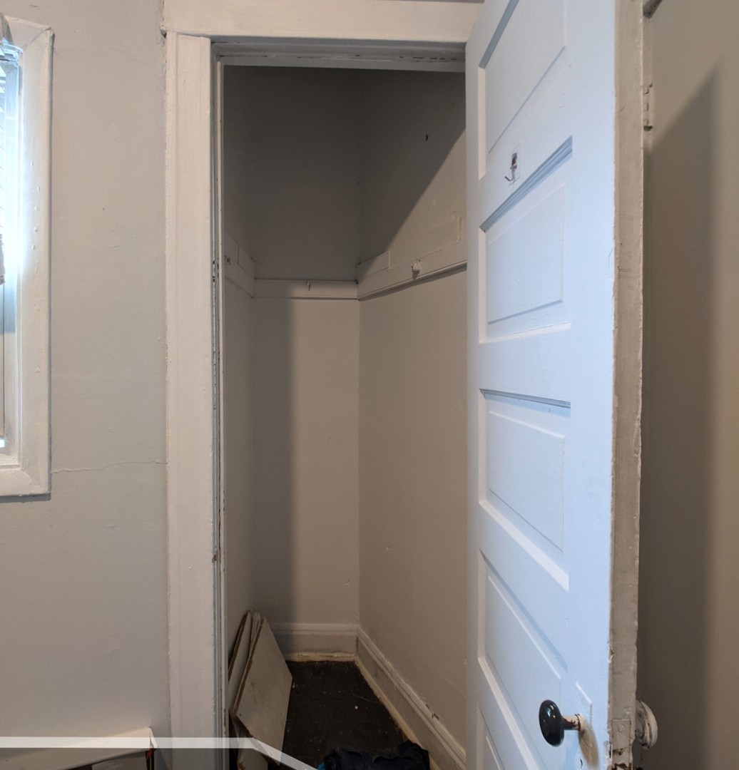 3544 North Halsted Street, Unit 2R Chicago, IL 60657 - Photo 11 of 13 a bathroom with a close shower view