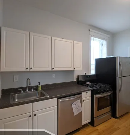 $1,895 | 3544 North Halsted Street, Unit 2R, Chicago, IL 60657