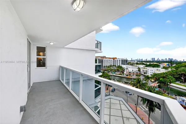 $4,900 | 2401 Collins Avenue, Unit 908, Miami Beach, FL 33140
