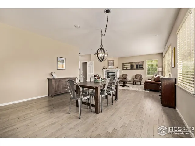 a view of a livingroom and dining room