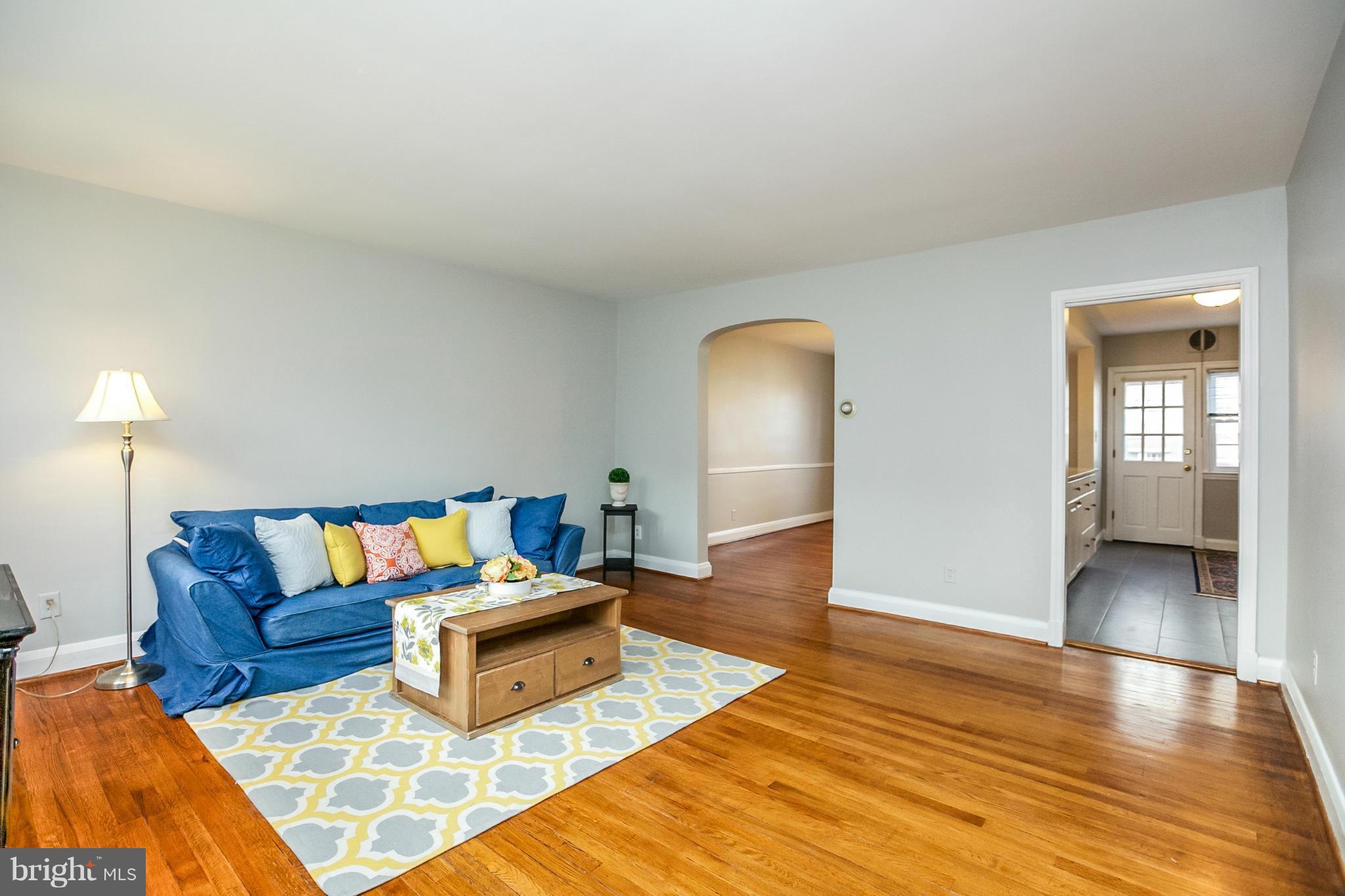 316 Overbrook Road Baltimore, MD 21212 - Photo 4 of 29 Living Room