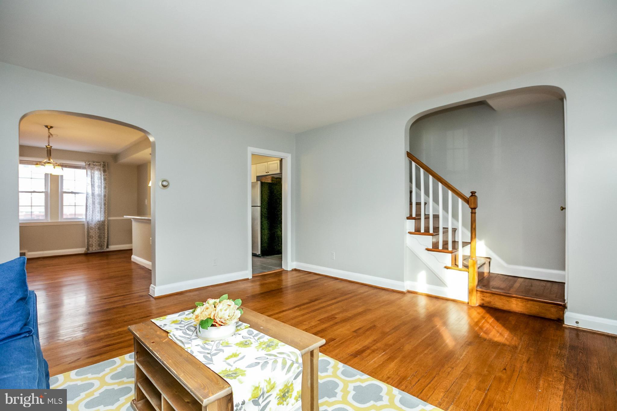 316 Overbrook Road Baltimore, MD 21212 - Photo 6 of 29 Living Room
