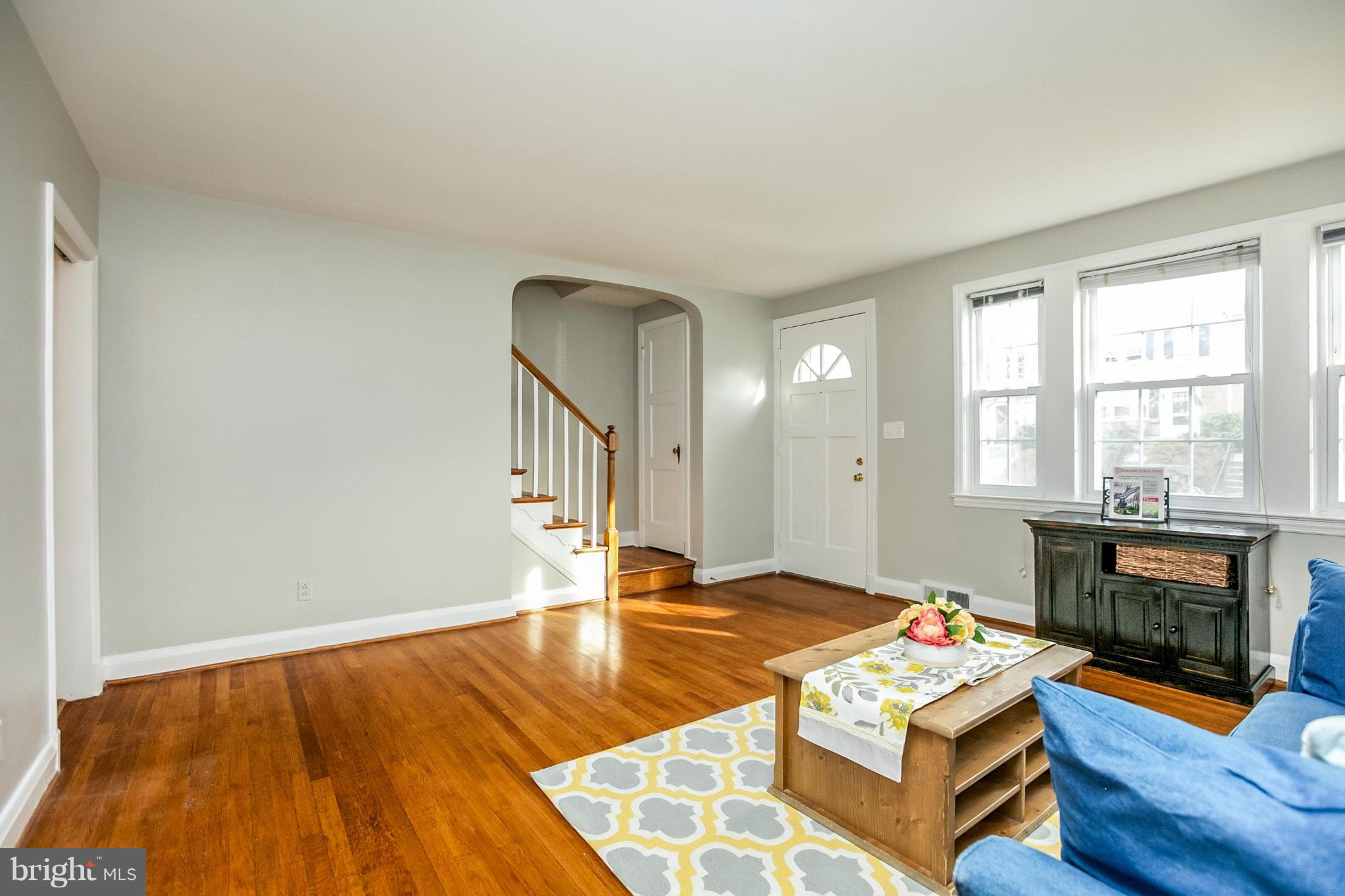 316 Overbrook Road Baltimore, MD 21212 - Photo 7 of 29 Living Room