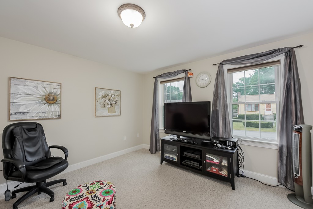 15 Carter Road Burlington, MA 01803 - Photo 4 of 30 Gallery Image 4