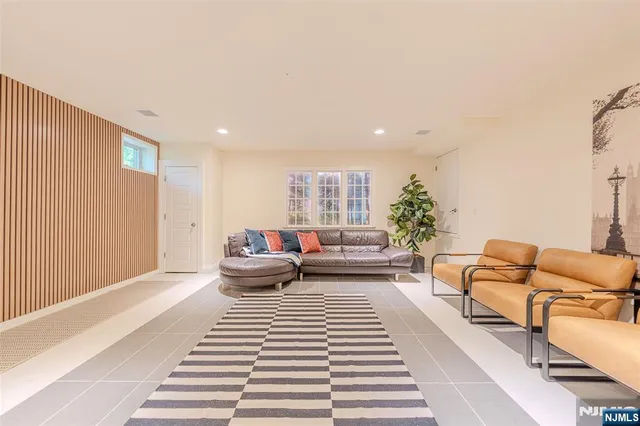 $2,590,000 | 186 Hickory Lane, Closter, NJ 07624