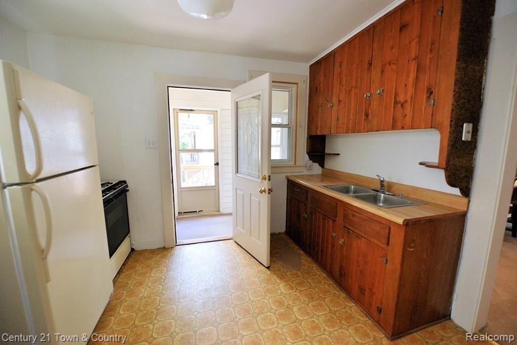2414 Rochester Road Royal Oak, MI 48073 - Photo 10 of 28 Gallery Image 10