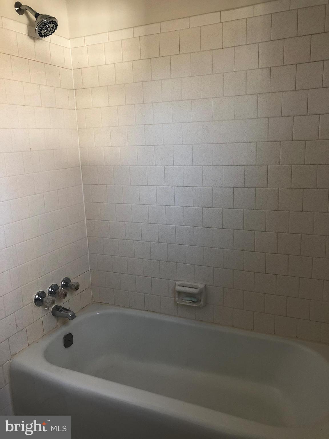 1902 Halifax Road Woodbridge, VA 22191 - Photo 18 of 34 Upstairs bathroom