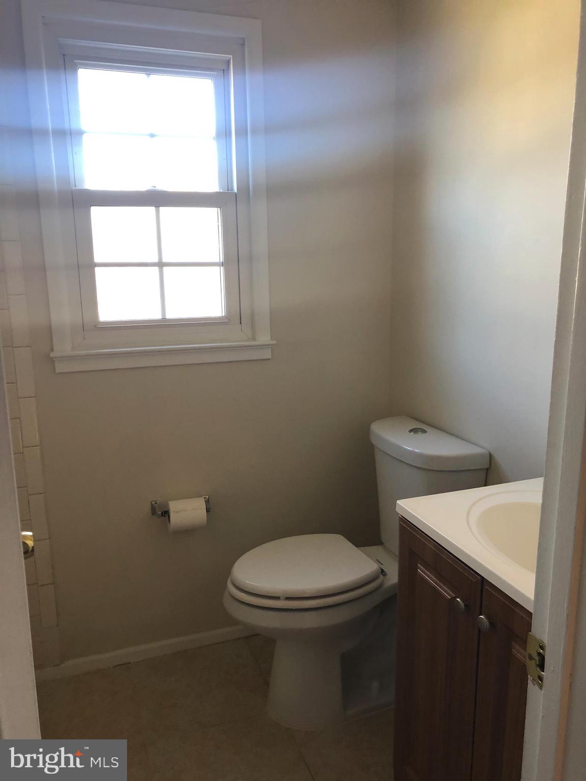 1902 Halifax Road Woodbridge, VA 22191 - Photo 19 of 34 Upstairs bathroom