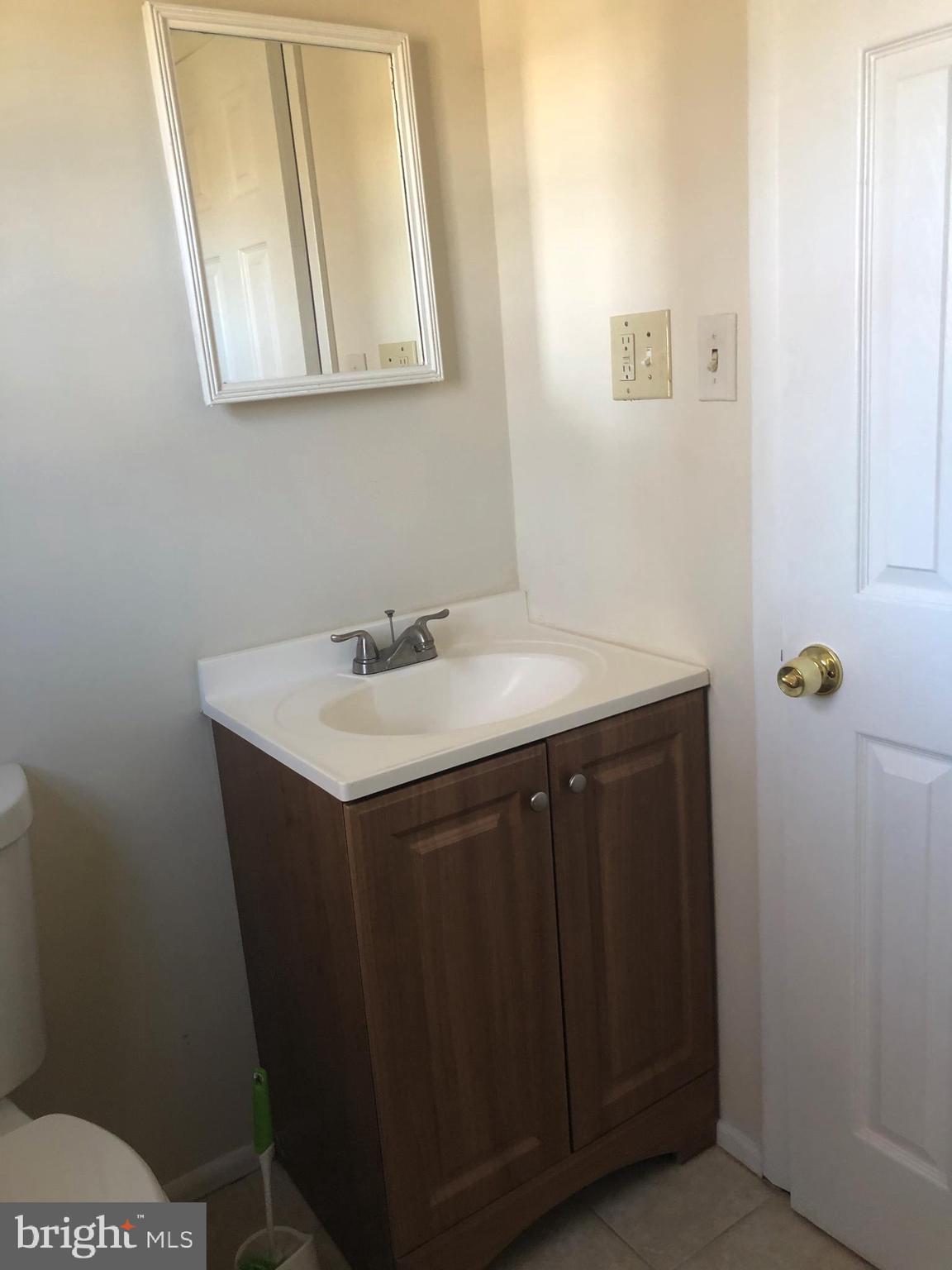 1902 Halifax Road Woodbridge, VA 22191 - Photo 20 of 34 Upstairs bathroom