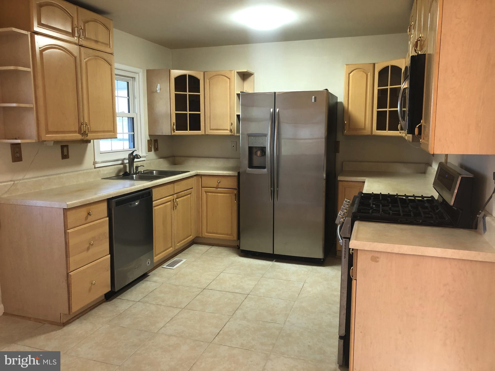 1902 Halifax Road Woodbridge, VA 22191 - Photo 5 of 34
