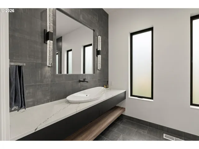 $3,998,000 | 13041 Thoma Road, Lake Oswego, OR 97035