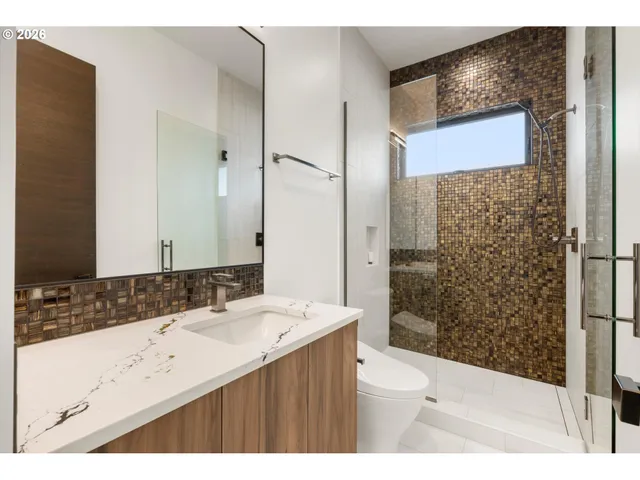 $3,998,000 | 13041 Thoma Road, Lake Oswego, OR 97035