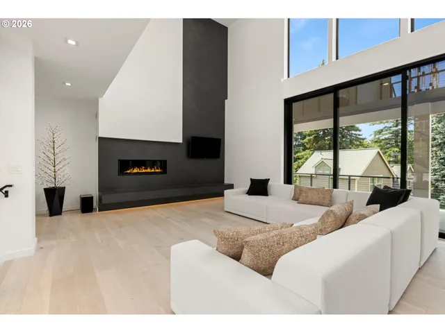 $3,998,000 | 13041 Thoma Road, Lake Oswego, OR 97035