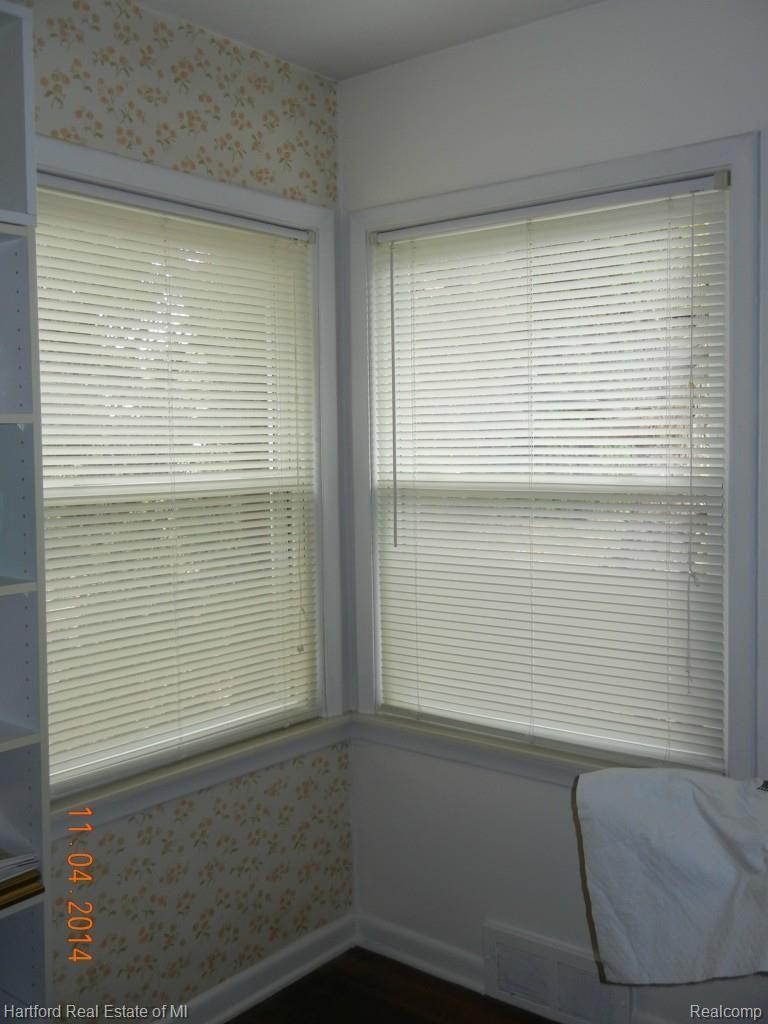 30891 Ridgeway Drive Farmington, MI 48334 - Photo 15 of 27 Bedroom 2 corner windows