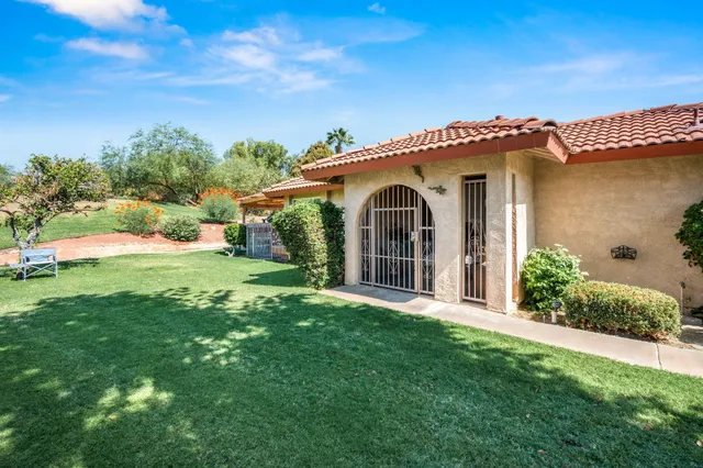 a view of a back yard of the building