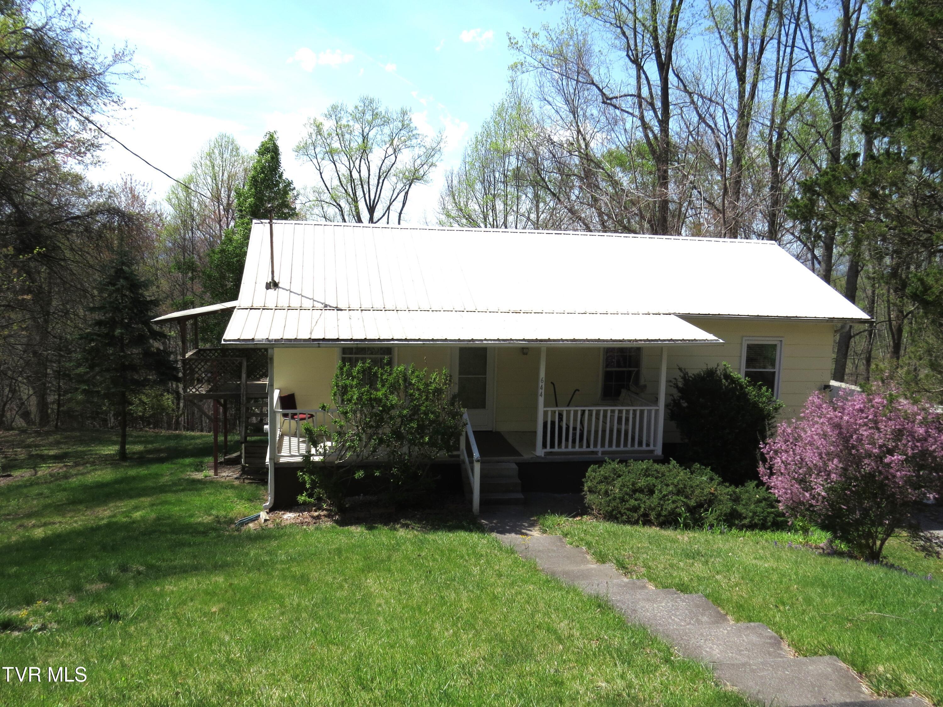 644 Rachels Chapel Road Coeburn, VA 24230 - Photo 5 of 46 IMG_4015